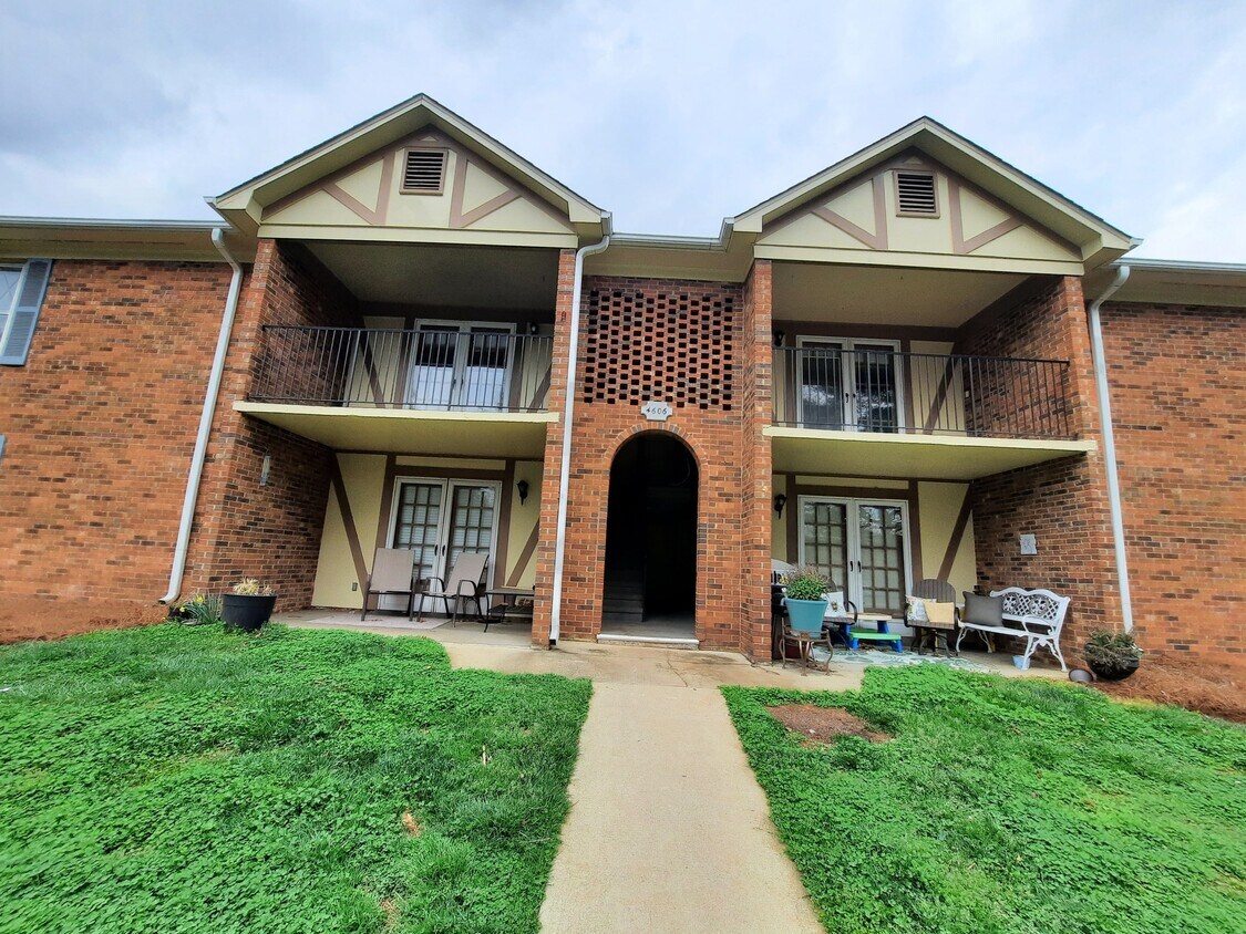 4606 Lawndale Dr Greensboro Nc 27455 House For Rent In Greensboro Nc Apartments Com