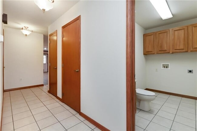 Building Photo - 2915 E Sterling Ct