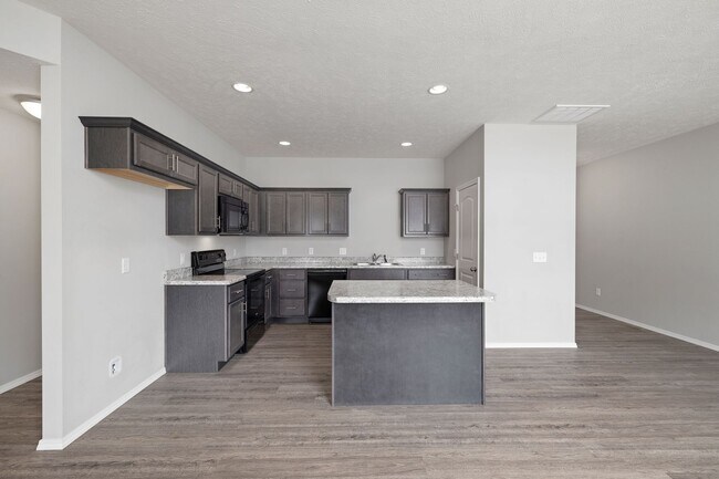 Building Photo - Three bedroom duplex available in Republic!