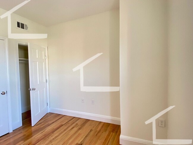 Foto del edificio - HOT ALLSTON LISTING!!!!