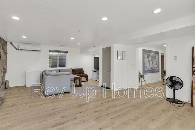 Building Photo - 492 E 100 S