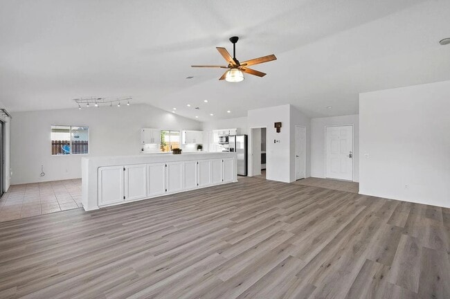 Building Photo - 41617 Beadling Rd