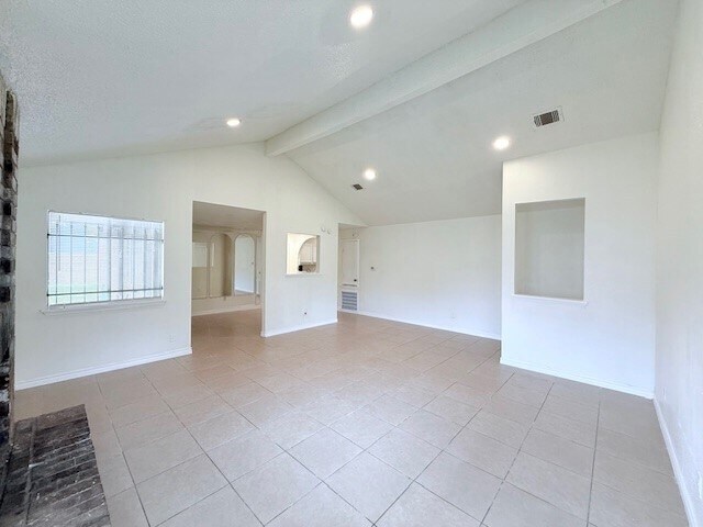 Foto del edificio - 5711 Longforest Dr