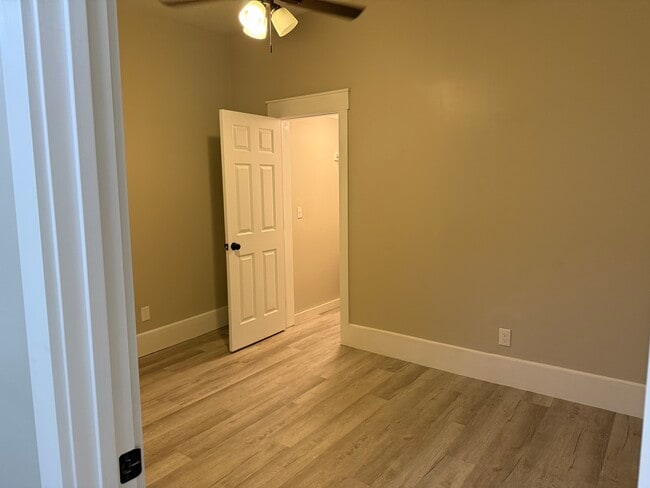Spare bedroom - 713 N Chamberlain Ave