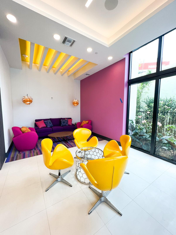 Foto del edificio - 2200 SW 8th St