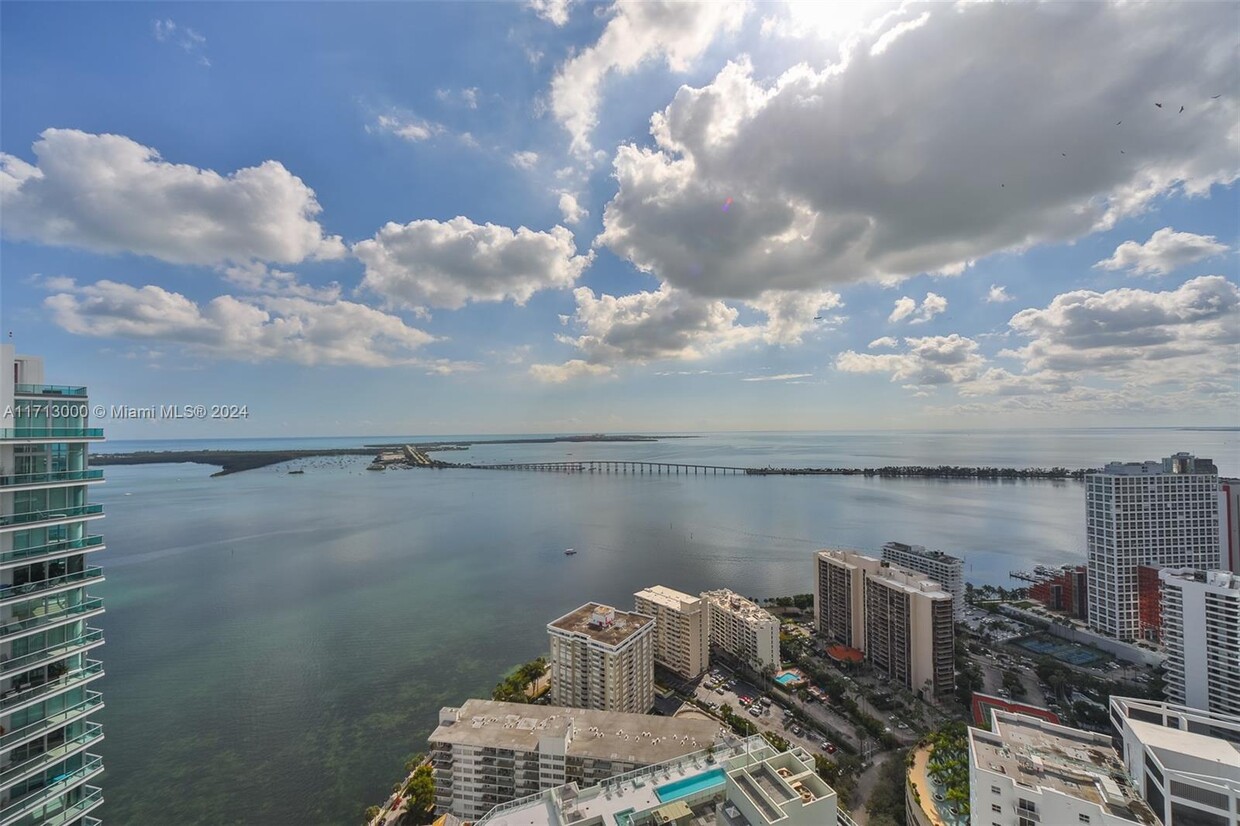 Foto principal - 1300 Brickell Bay Dr