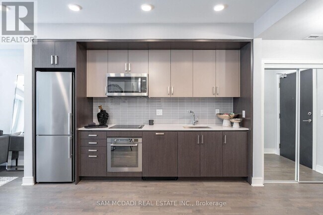 Photo du bâtiment - 1575 Lakeshore Rd W