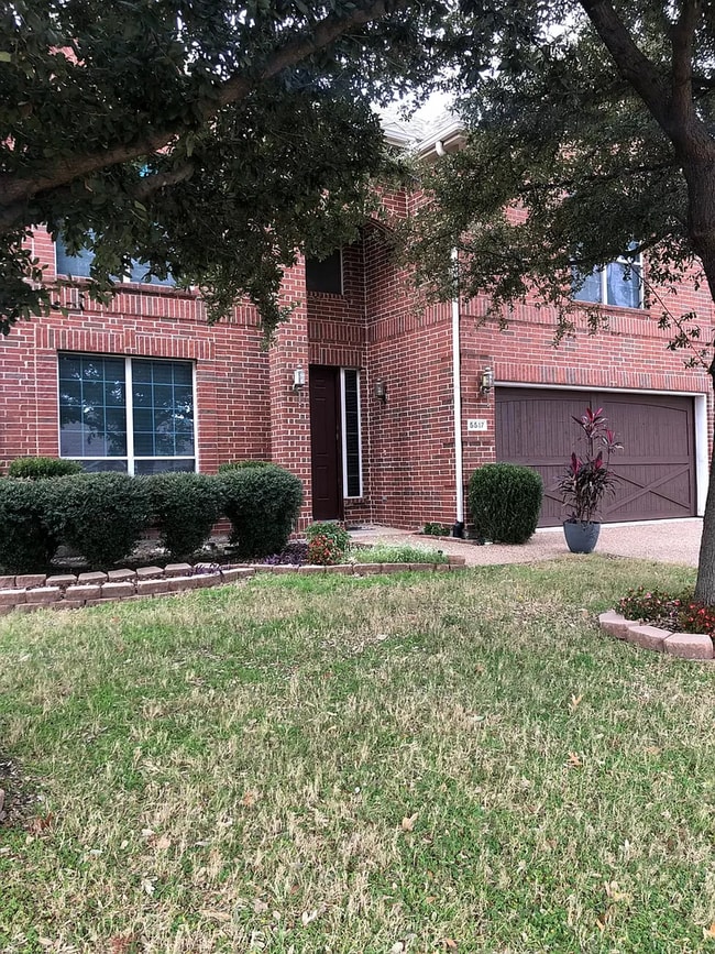 Foto del edificio - 5517 Crimson Oaks Dr