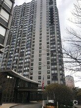 Building Photo - 5701 N Sheridan Rd