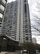 Building Photo - 5701 N Sheridan Rd
