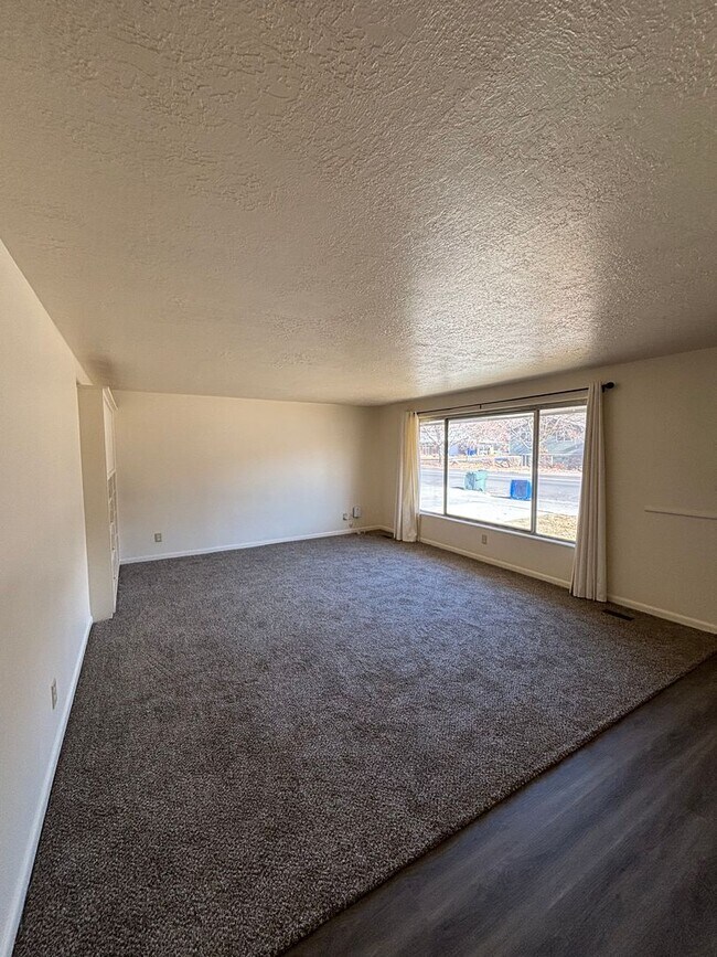 Foto del edificio - 3429 Quincy Ave