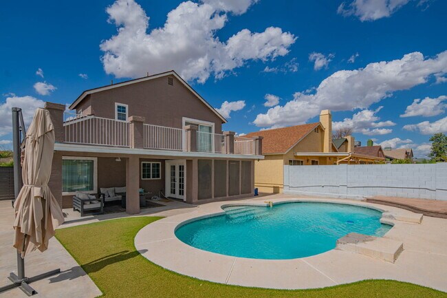 Foto del edificio - 10615 N 63rd Dr