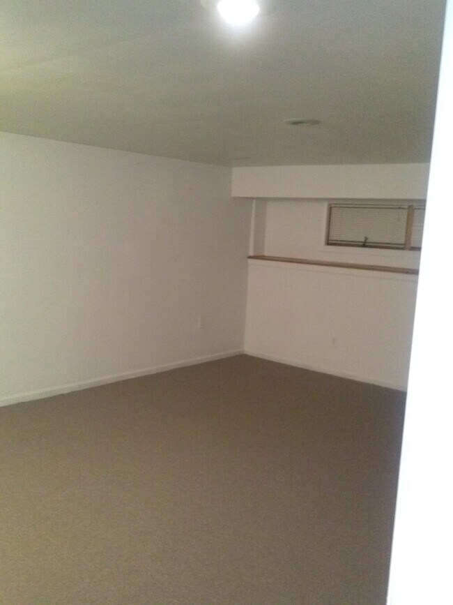 4315 E Terra Cotta Ave, Crystal Lake, IL 60014 House for Rent in Crystal Lake, IL