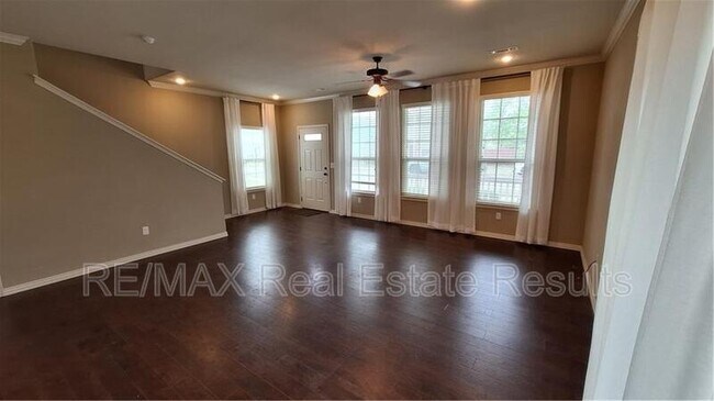 Foto del edificio - 626 N Tennyson Ln