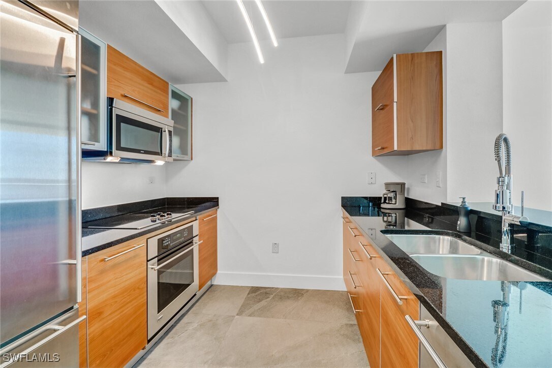 Foto del edificio - 3000 Oasis Grand Blvd