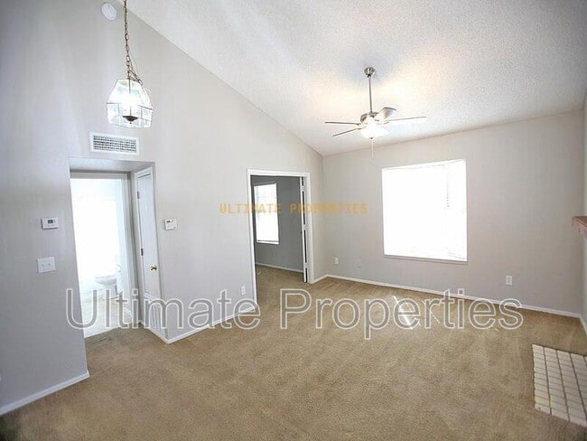 Building Photo - 7905 W Thunderbird Rd