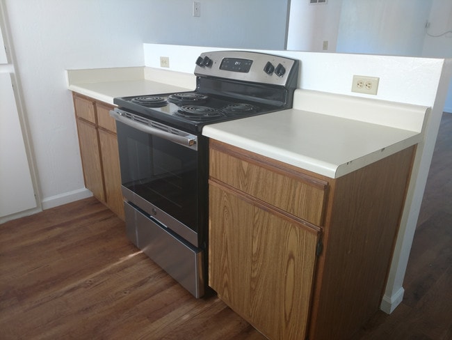 Building Photo - M&J Properties 171