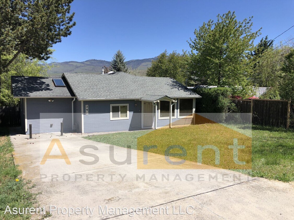 2 br, 2 bath House 291 Hersey House Rental in Ashland, OR