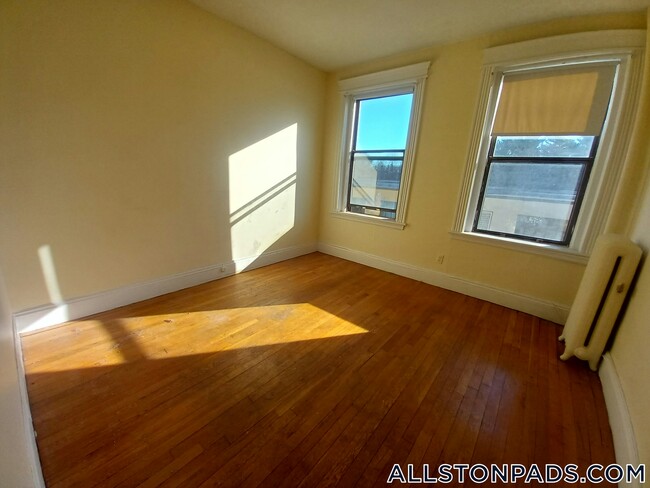 Building Photo - 1152 Commonwealth Ave