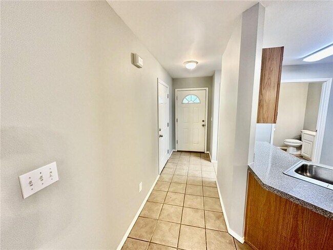 Foto del edificio - 1431 W Jct St