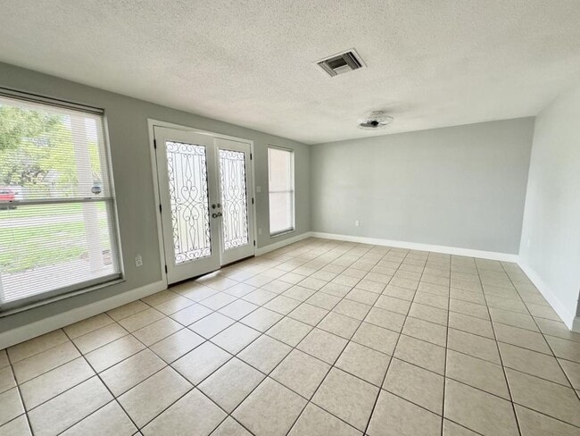 Building Photo - 7520 Rosewood Dr