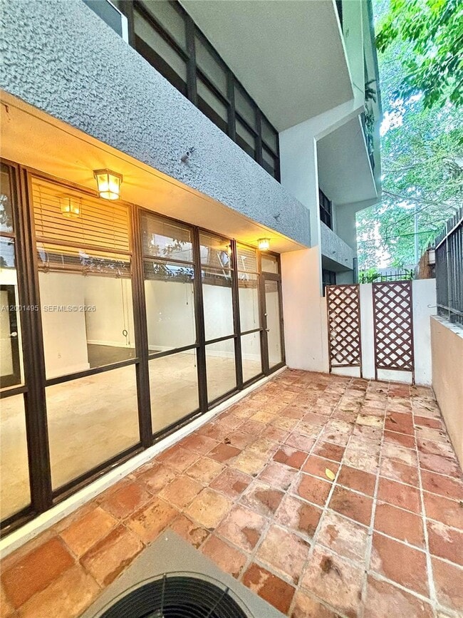 Foto del edificio - 2666 Tigertail Ave