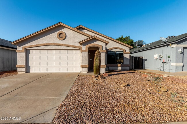 Building Photo - 3122 W Donald Dr