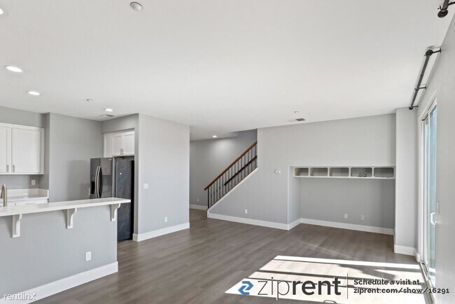 Building Photo - 3 br, 2.5 bath Townhome - 354 Jefferson Dr...
