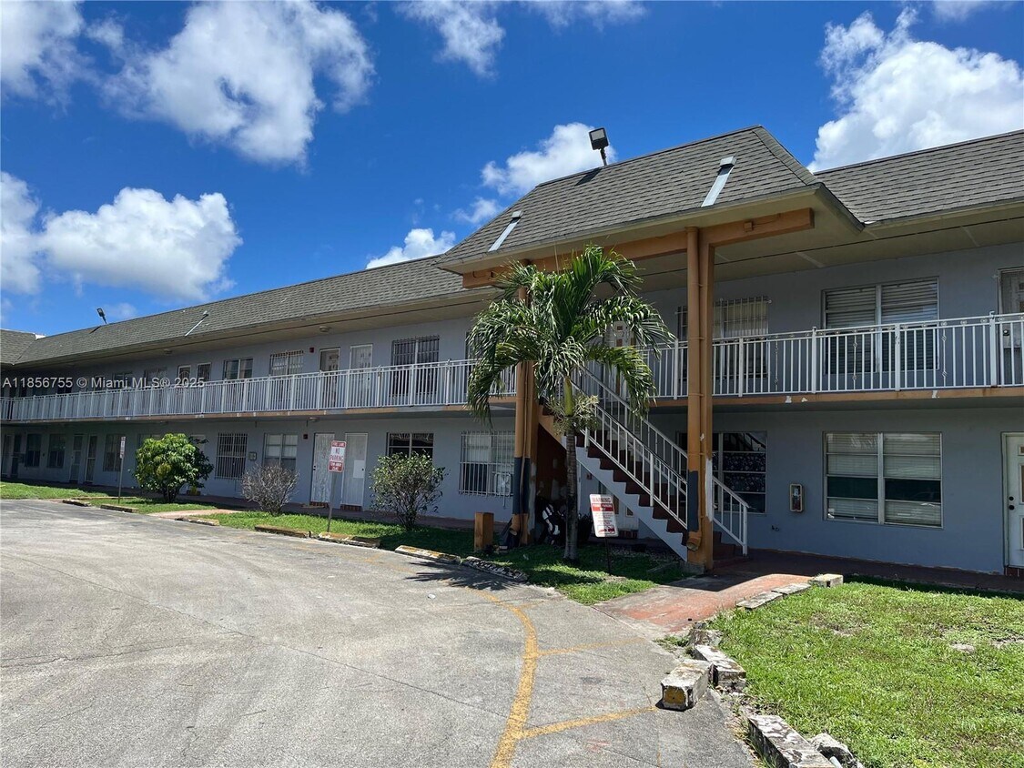 Foto principal - 251 NW 177th St