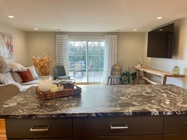 Foto del edificio - 305 Rosewood St