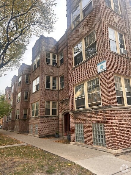 Building Photo - 1903 W Argyle St