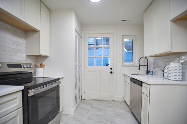 Foto del edificio - 1613 Dexter St