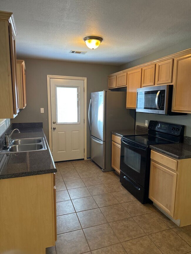 Foto del edificio - 8009 Huntington Way