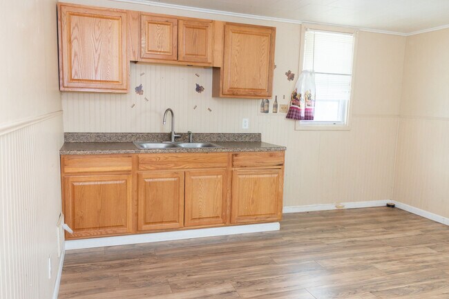 Kitchen - 1102 Clifford Ave