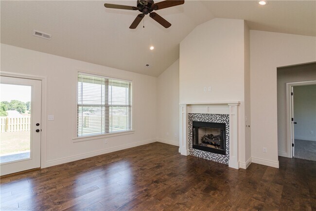 Building Photo - 1620 Sweetbriar Way