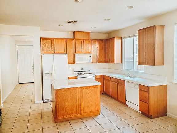Building Photo - 267 Olivine Ave