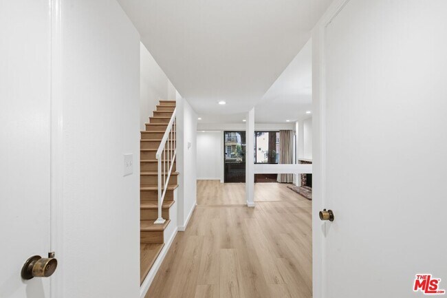 Foto del edificio - 1423 S Bentley Ave