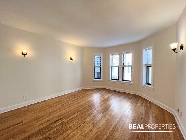 Building Photo - 4032 N Ashland Ave