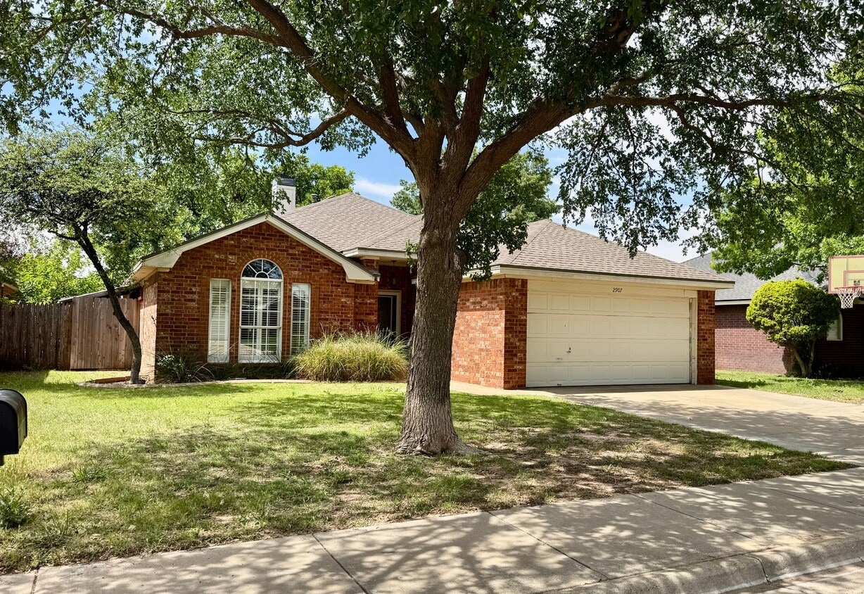 Building Photo - Adorable 3/2 in South Lubbock! More Pictur...
