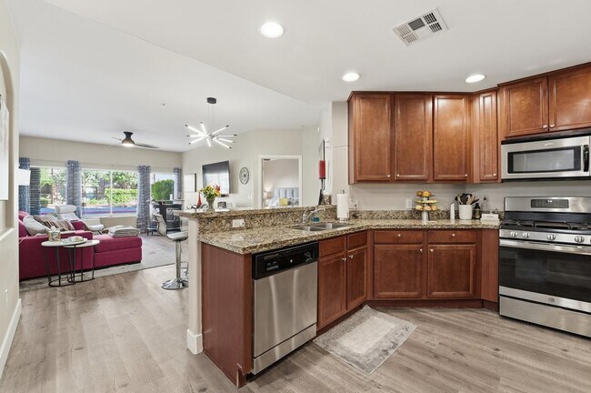 Foto del edificio - 5450 E Deer Valley Dr