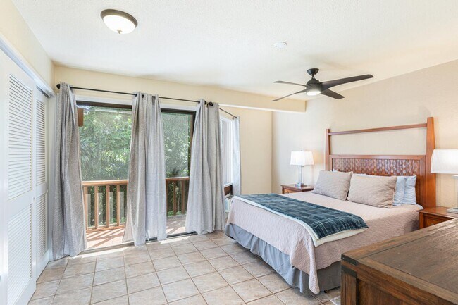 Foto del edificio - Furnished 2 bedroom, 2 bath, with AC and p...