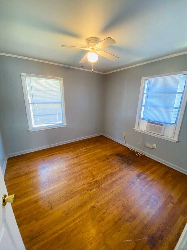Building Photo - 119 Bellot St
