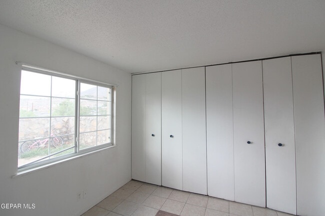 Building Photo - 5200 Carousel Dr