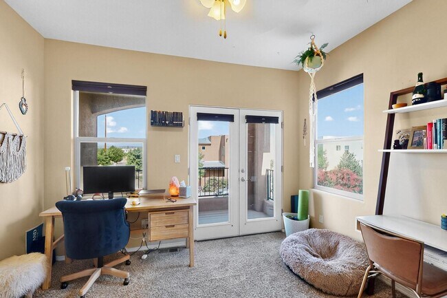 Building Photo - Sawmill District Townhouse 2/BD2/Story 2.5...