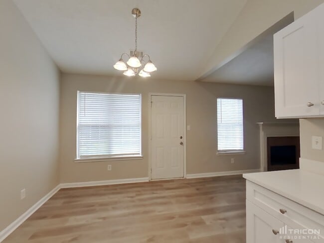 Building Photo - 5093 River Overlook Way