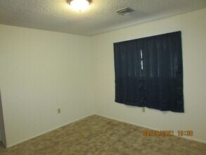 Building Photo - 1106 S Platinum Ave