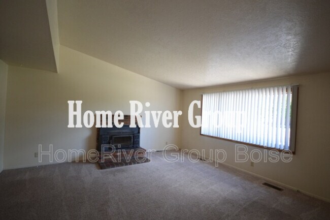 Foto del edificio - 2137 N Regal Dr