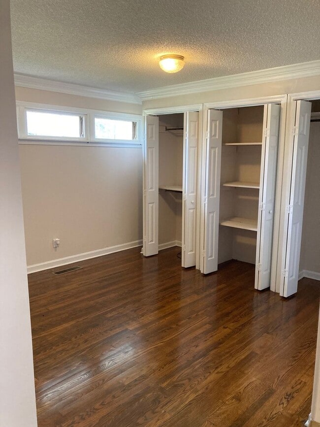 Building Photo - 3 bedroom, 3 bath house