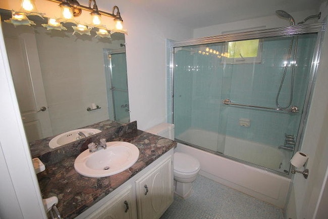 Building Photo - 208 S Lakeside Dr