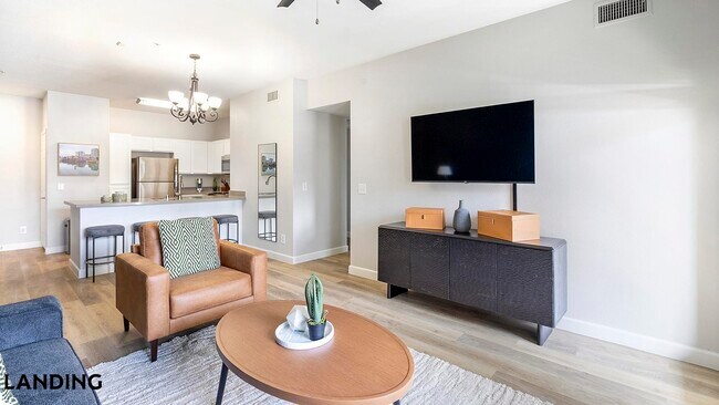 Foto del edificio - 9242 W Russell Rd